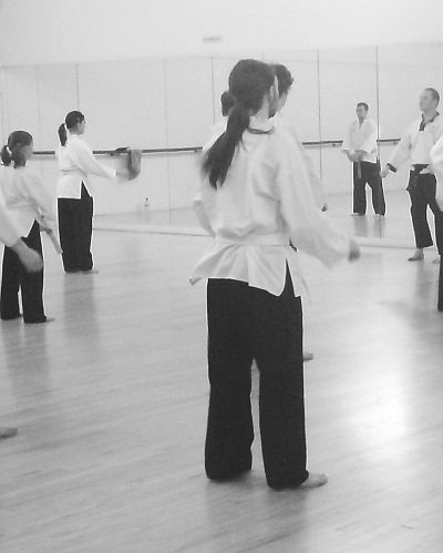 Goyararu martial Arts - grading Nov 06 stretching 
